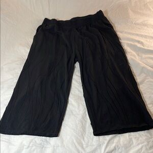 Coco + Carmen Charcoal Textured Wide leg Capri